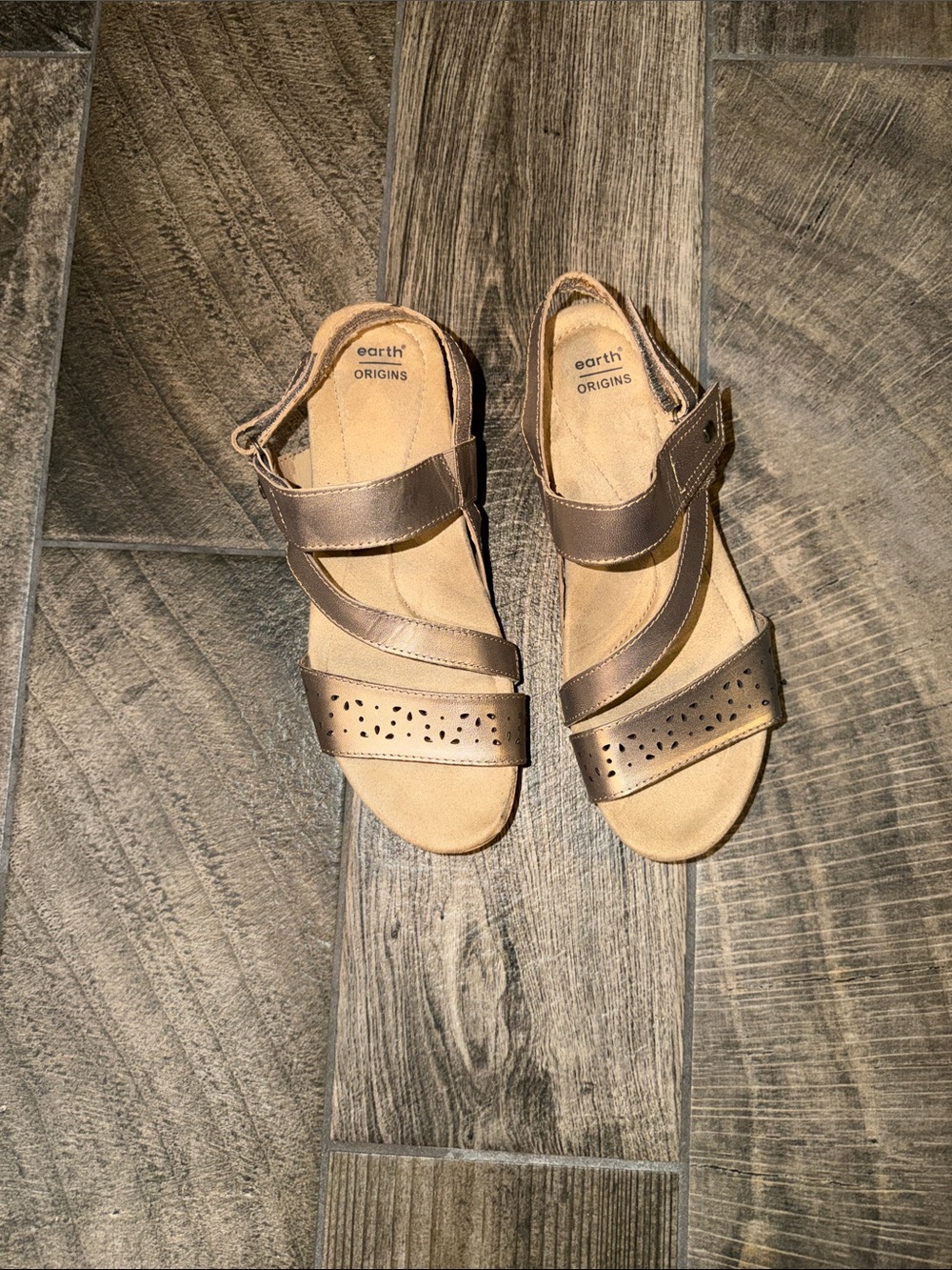 Earth Origins leather Bronze-Tone Strappy Sandals 2”.